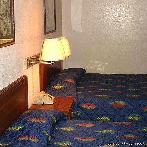 Value Lodge Brownwood Room photo